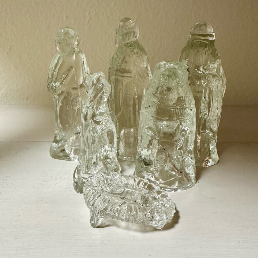 All Glass Manger